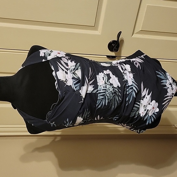 Floral Halter One-Piece Swimsuit Tummy Control NWOT - Picture 7 of 12